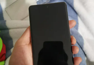 二手荣耀60pro，8+2256G，650元，价格便宜。